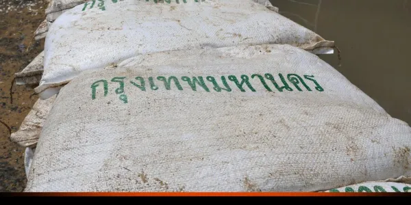 กทม. เชื่อคุมสถานการณ์น้ำเจ้าพระยาได้ แม้น้ำเหนือ-น้ำหนุนยังสูง เตือน 11 ชุมชนนอกแนวคันกั้นน้ำเฝ้าระวัง