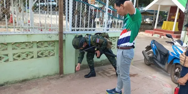 ทหารพม่ายิงปะทะฝ่ายต่อต้าน กระสุนปืนตกโรงเรียนที่แม่สอด ขณะแข่งกีฬาสี จนต้องหยุดกิจกรรมทันที