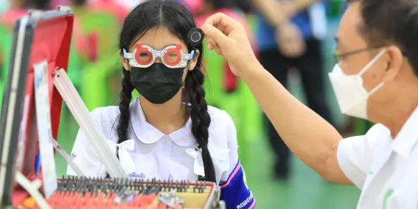 สปสช. เดินหน้าบริการเชิงรุก ตรวจสายตา-มอบแว่นตาเด็ก ปี 2568 เข้าถึงกลุ่มเป้าหมายเพิ่มก้าวกระโดด