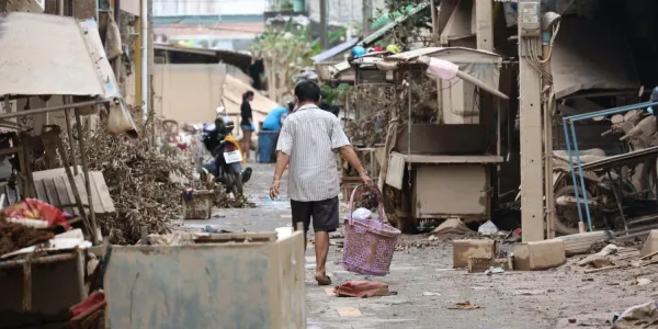 ผลสำรวจสุขภาพจิตผู้ประสบภัยน้ำท่วมหาดใหญ่ พบบางส่วนมีภาวะเครียดสูง-เสี่ยงฆ่าตัวตาย