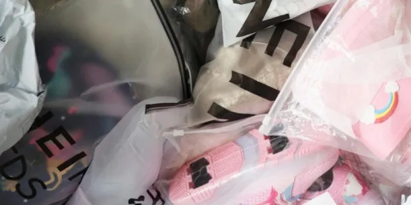 รายงานกรีนพีซ พบสารเคมีอันตรายเกินค่ามาตรฐานในเสื้อผ้า Fast Fashion 
