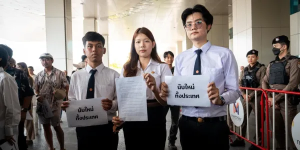ประชาชนรวมตัวทวง กกต.แก้ปัญหาผลเลือกตั้งไม่โปร่งใส 
