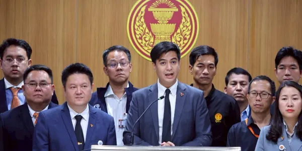 พรรคประชาชน ยื่น 9 ญัตติ 9 กฎหมายชุดแรก ผลักดันการเปลี่ยนแปลงประเทศ 'พริษฐ์' เรียกร้องประธานสภาเพิ่มวันประชุม เร่งพิจารณาแก้ไขปัญหาวิกฤตพลังงาน-ความเดือดร้อนประชาชน 