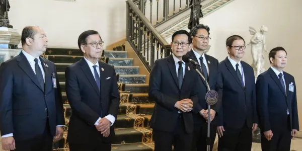 รมว.พลังงาน แถลงมาตรการรับมือด้านพลังงานจากผลกระทบการสู้รบตะวันออกกลาง เตรียมประกาศมาตรการระงับการส่งออก เว้น ลาว และเมียนมา พร้อมเพิ่มสำรองน้ำมันในประเทศ โดยสถานการณ์ล่าสุดน้ำมันสำรองอยู่ได้ถึง 95 วัน ยืนยันกองทุนพลังงานมีศักยภาพสามารถตรึงราคาน้ำมันได้ 