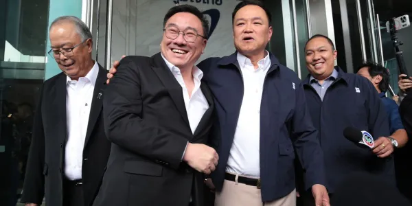 'ภูมิใจไทย - เพื่อไทย' แถลงรับรายชื่อรองประธานสภาฯ คนที่ 2 โควตา 'เพื่อไทย' อุบเผยชื่อแคนดิเดตฯ ขอให้รอวันประชุมสภาฯ นัดแรก พอใจเสียงหนุนตั้งรัฐบาล 13 พรรค จำนวน 291 เสียง เพียงพอขับเคลื่อนประเทศ ด้าน 'จุลพันธ์' เผยส่งชื่อ รมต. หลังเลือกนายกฯ แล้ว 