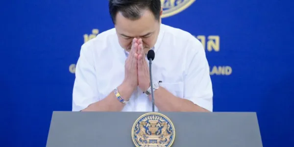 'อนุทิน' ขออภัยในความปั่นป่วน ย้ำหยุดตรึงราคาน้ำมันไม่ใช่ลอยตัว ยังอุดหนุนบางส่วน