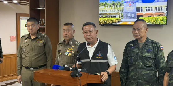 ประชาไท ประมวลเหตุการณ์ตั้งแต่ต้นจนจบ ทำไมคำแถลงของพลโท นรธิป โพยนอก แม่ทัพภาคที่ 4 พาดพิงโรงเรียนปอเนาะ - ตาดีกา ถึงถูกกระแสโต้กลับรุนแรง จนถึงขั้นเรียกร้องให้ย้ายออกนอกพื้นที่ชายแดนใต้ 
