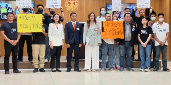 พนักงานโรงงานพลาสติก จ.สมุทรปราการ ร้องเรียนถูกเลิกจ้างไม่เป็นธรรม