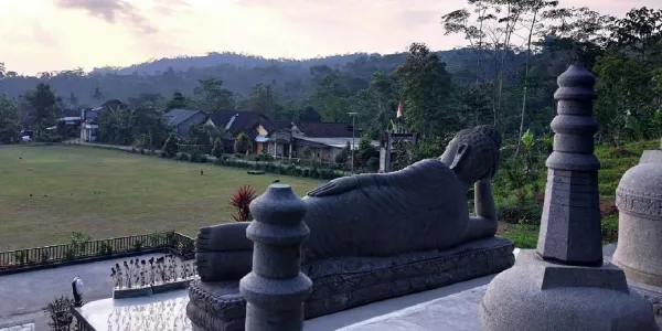 พระพุทธเจ้าในฐานะผู้จับจ้อง ชุมชนพุทธในอินโดนีเซียที่ถูกสร้างผ่านการท่องเที่ยว