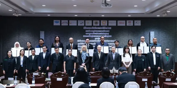 ป.ป.ส.-มูลนิธิรักษ์ไทย-9 ภาคีเครือข่าย ร่วมลงนาม MOU พัฒนารูปแบบ “Harm Reduction” และ “Recovery” ในชุมชน