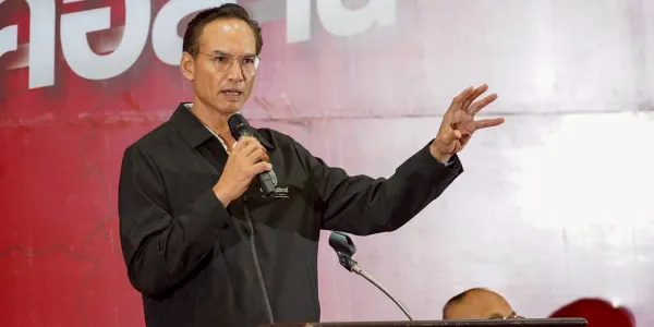 'กรณ์' รับหารือ พรรคประชาชนแล้ว ฝ่ายค้านเตรียมยื่นประธานรัฐสภา ส่งศาลรัฐธรรมนูญวินิจฉัยว่า พ.ร.ก.เงินกู้ รวดเดียว 4 แสนล้านบาท ขัดกับมาตรา 172 ของรัฐธรรมนูญ หรือไม่ คาดช้าสุดไม่เกิน 12 พ.ค. 69 