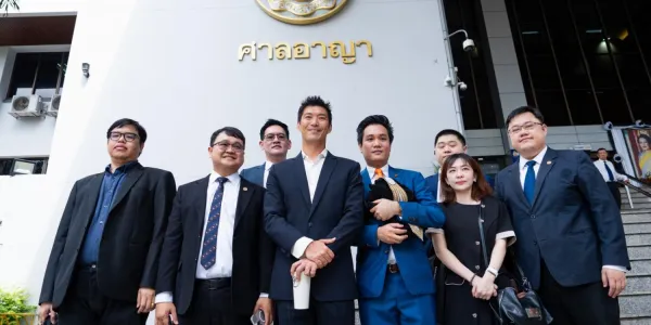 ศาลยกฟ้อง ‘ธนาธร’ ม.112  แค่วิจารณ์ ‘ประยุทธ์’ จัดหาวัคซีน ข้อมูลผู้ถือหุ้นเป็นข้อมูลจริง