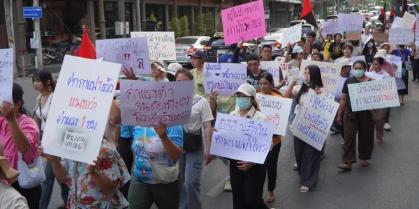 ประชาไท ประมวลและรวบรวมข้อเสนอวันแรงงานสากล ประจำปี 2569 จากหลายองค์กร เช่น สมานฉันท์แรงงานไทย เครือข่ายองค์กรด้านประชากรข้ามชาติ (MWG) แรงงานเชียงใหม่ แรงงานข้ามชาติ Bright Future สภาองค์กรลูกจ้าง ฯลฯ พวกเขามีข้อเสนอยกระดับสิทธิแรงงาน ถึงสมาชิกสภาผู้แทนราษฎร กระทรวงแรงงาน และรัฐบาลอย่างไรกันบ้าง 