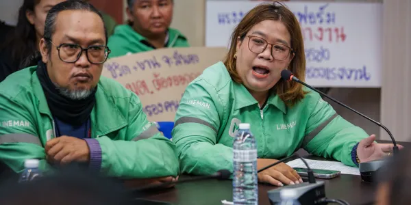 18 พ.ค.ที่ผ่านมา ที่กระทรวงแรงงาน มีการประชุมระหว่างกลุ่มไรเดอร์ และ จุลพันธ์ อมรวิวัฒน์ รัฐมนตรีว่าการกระทรวงแรงงานเรื่องการคุ้มครองสิทธิแรงงานของคนงานแพลตฟอร์ม ในระหว่างการหารือ ได้มีการหยิบยกประเด็นปัญหาไรเดอร์หญิงถูกลวนลาม และคุกคามทางเพศ แต่เจ้าหน้าที่ตำรวจ และแพลตฟอร์มกลับทำอะไรไม่ได้ 