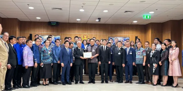 'อนุทิน' นำ สส.พรรคภูมิใจไทย ยื่นร่างแก้ไขรัฐธรรมนูญ