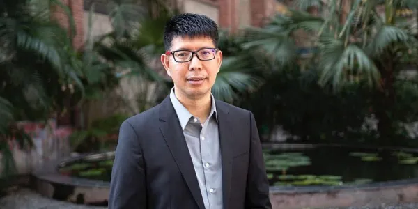 จีนจับกุมนักวิชาการพม่า สัญชาติสหรัฐฯ ผู้อำนวยการสถาบันคลังสมอง ISP-Myanmar  หลังจากที่ช่วงต้นเดือนนี้เขาเดินทางไปถึงสนามบินคุนหมิง เมืองเอกของมณฑลยูนนาน สาธารณรัฐประชาชนจีน ตามคำเชิญของมหาวิทยาลัยแห่งหนึ่ง โดยทางการจีนระบุว่าควบคุมตัวนักวิชาการผู้นี้ เนื่องจากต้องสงสัยว่าเกี่ยวข้องกับการจารกรรมและเป็นภัยต่อความมั่นคงแห่งชาติของจีน