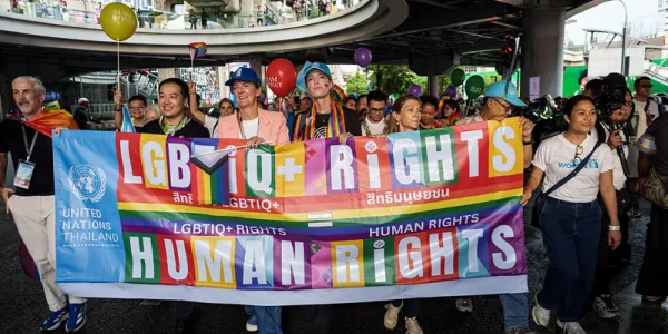 ประมวลภาพ BANGKOK PRIDE PARADE 2026 ขบวนสีรุ้งเคลื่อนจากสีลมสู่สนามกีฬาเทพหัสดิน
