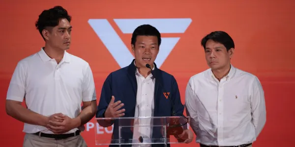 ปชน. ขอบคุณทุกคะแนน-เดินหน้าทำงานต่อ รับผลเลือกตั้ง กทม.-พัทยา แสดงความยินดี ‘ชัชชาติ’ คว้าชัย พร้อมใช้ สก. ผลักดันนโยบายต่อ เดินหน้าตรวจสอบ ดันงบเพื่อคนกรุงเทพฯ ส่วนเรื่องแต่งตั้ง ‘สุรพล’ ยืนยันว่า การทำงานการเมือง ต้องเปิดรับคนเห็นต่างให้มาร่วมเดินทางผลักดัน ซึ่งเป็นหลักการตั้งแต่ตั้งพรรคอนาคตใหม่ มองหลังจากนี้ต้องสื่อสารทำความเข้าใจให้ดีมากยิ่งขึ้นต่อผู้สนับสนุนและโหวตเตอร์ของพรรค