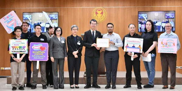 คขพ. ยื่นหนังสือถึง กมธ.สาธารณสุข ยืนยัน 'ฮอร์โมนเพื่อการยืนยันเพศสภาพ' คือสิทธิทางสุขภาพที่จำเป็นต่อคนข้ามเพศ