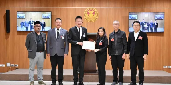 ชาวภูเก็ตยื่นเสนอร่าง พ.ร.บ.ภูเก็ตมหานคร เปิดทางเข้าชื่อ 10,000 รายชื่อ หนุนผู้ว่าฯ มาจากการเลือกตั้ง