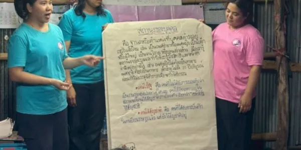 กลุ่มคนงานหญิงเพื่อความยุติธรรม ให้ความรู้ด้านสิทธิฯ แก่แรงงานหญิงข้ามชาติในแคมป์ก่อสร้าง
