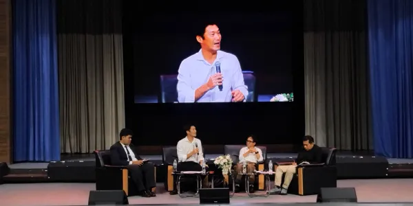 'ธนาธร' เสนอให้นายกนั่งหัวโต๊ะนำเจรจาสันติภาพด้วยตัวเอง เพราะฝ่ายทหารแก้ปัญหามา 20 ปีแล้วไม่สำเร็จ 