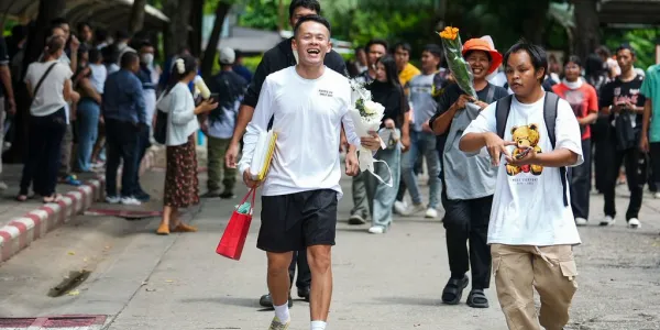 สิ้นสุดการคุมขัง ‘เวหา-วชิระ’ พร้อมผู้ต้องขังการเมืองอีก 4 คน ถูกปล่อยตัว หลังเข้าเกณฑ์อภัยโทษ 